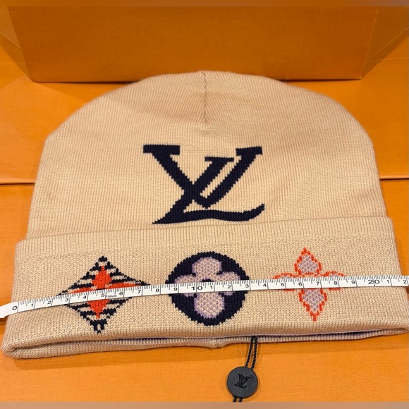 LOUIS VUITTON Cream Knit Beanie with Black, Pink and Orange Accents. NWT. - Picture 8 of 10